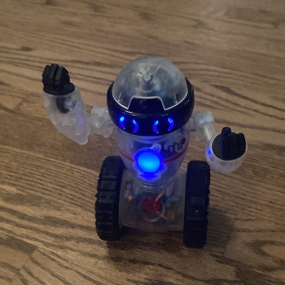 Tiny Robot Mip Toy Works With MiP App Comes With Charger - Picture 3 of 5
